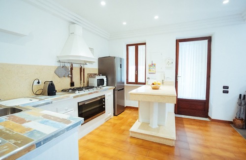 Ravello Villa | Sea View Villa in Ravello with lemon pergola, gardens & jacuzzi -ideal for elope