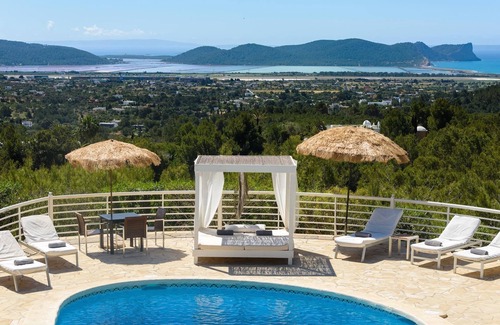 Sant Josep de sa Talaia Villa | Sea-view Villa, KM4/8 min. from Playa d'en Bossa/DJ equipment