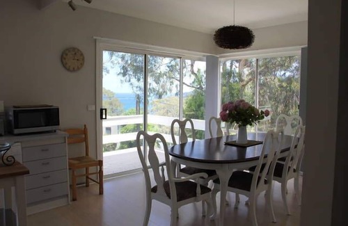 Lorne House | Sea views to Lorne pier and back entertaining garden with forest view