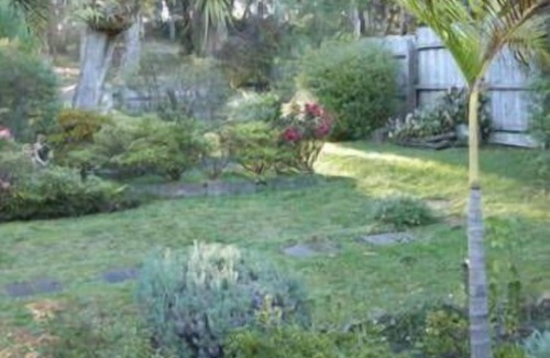 Lorne House | Sea views to Lorne pier and back entertaining garden with forest view