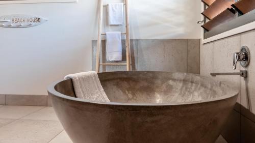 Agnes Water House | Seabreeze - 5 BR w Pool Table - Beachfront