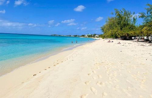 Seven Mile Beach Apartment | Seabreeze #8 by Grand Cayman Villas & Condos