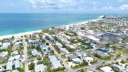 Holmes Beach House | Seabreeze Cottage