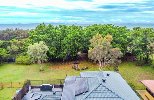 Yeppoon House | SeaBreeze On Todd - Beachfront Property With Pool