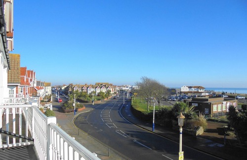 Eastbourne City Centre Apartment | Seabreeze, Seafront Location, location, location!