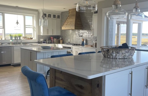 Seabrook House | Seabrook Beach, harbor and water views all around