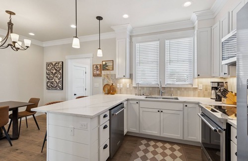 Seabrook House | Seabrook's Sea My Love: Pet Friendly, Steps To Market!