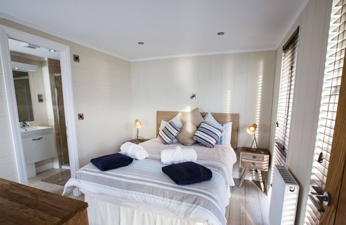 Anstruther Cabin | Seacrest Lodge (1 Bed) Pets - a lodge that sleeps 4 guests in 1 bedroom