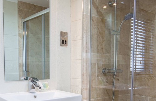 Anstruther Cabin | Seacrest Lodge (1 Bed) Pets - a lodge that sleeps 4 guests in 1 bedroom