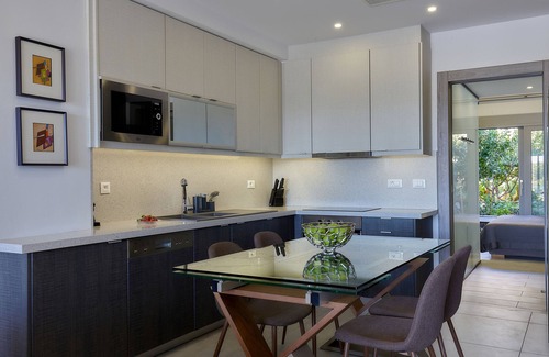 Koutsouras House | Seafront 5 bedroom with private infinity pool and whirlpool