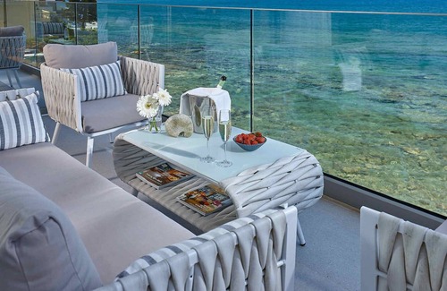 Hersonissos Centre Apartment | Seafront Apt, beachfront, quiet & central with infinity pool