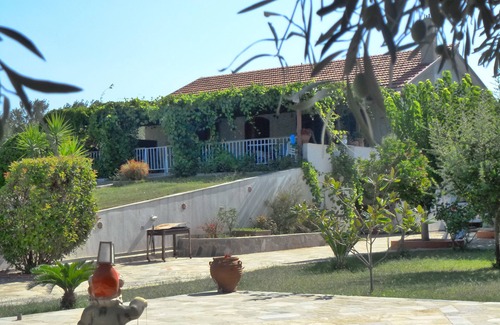 Chalcis Cottage | Seafront cottage with orchard and garden