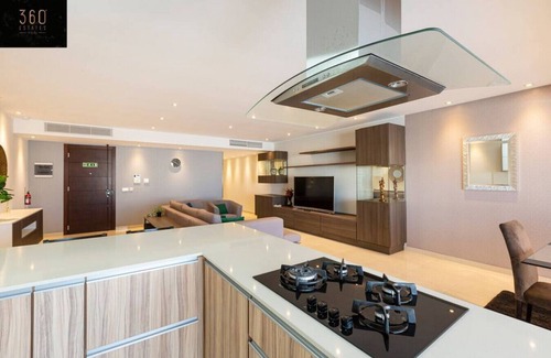 Pieta Apartment | Seafront, designer APT with Private Terrace + WIFI