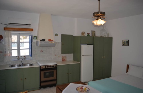 Herronisos House | Seafront Studio in Cherronissos beach