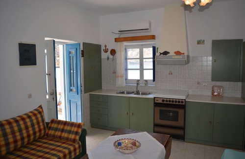 Herronisos House | Seafront Studio in Cherronissos beach