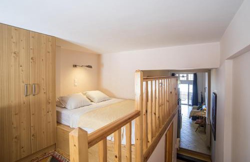 Itea Apartment | Seafront Studio with Loft Bed