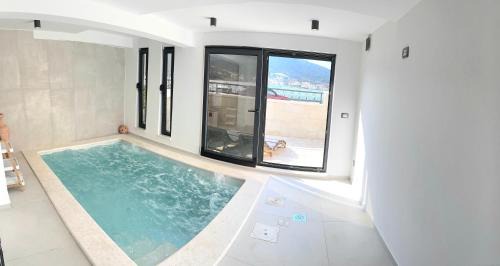 Vinisce Apartment | Seafront Villa Kupinica with heated Pool