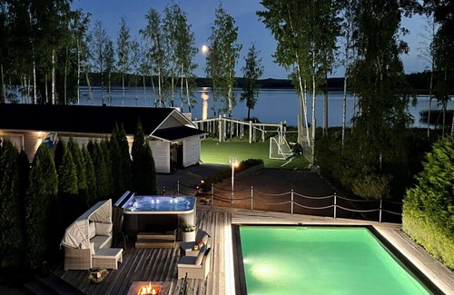 Salo Villa | Seafront Villa - Pool - Jacuzzi - Gym - Beach