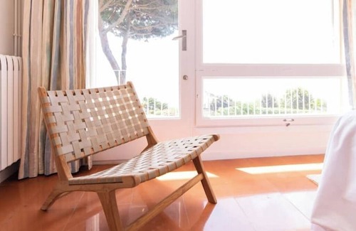 Mataro Villa | Seafront villa with private beach access