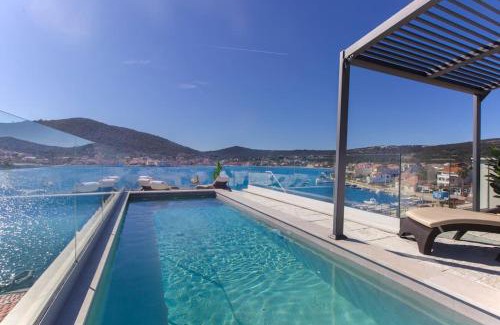 Vinisce Villa | Seafront villa with roofpool, perfect getaway
