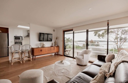 Lewisham House | Seagrass Coastal Retreat with direct beach access
