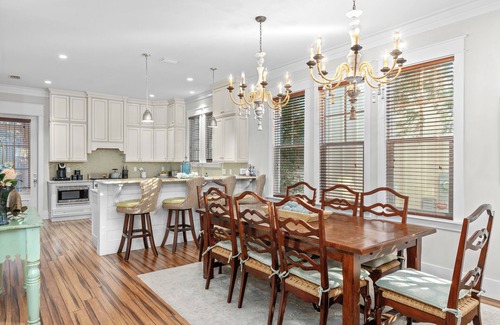Seagrove Beach House | Seagrove Gardens | Mins to the Beach, Santa Rosa Retreat w/A+ Design