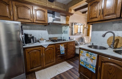 Birgu House | Seagull Grand Suite: Private Luxury Residence with Seaview in Historic Birgu