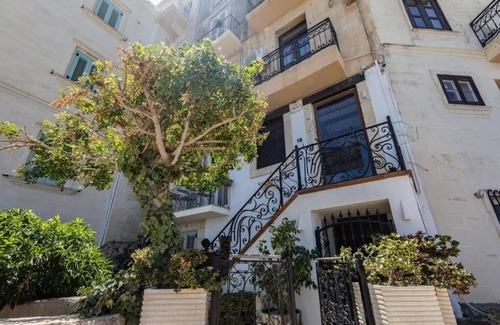 Birgu House | Seagull Grand Suite: Private Luxury Residence with Seaview in Historic Birgu