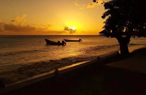 Laborie House | Seagull Suite B - Beach Front Living