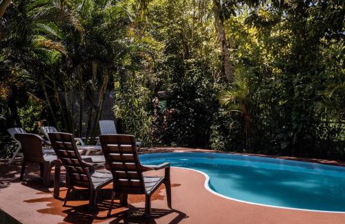 Big Creek Bed & Breakfast | Seahouse Beachfront B&B with Pool