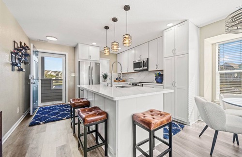 Manteo Condo | Seas the Day: Canalfront | Boat Slip | Pool Access