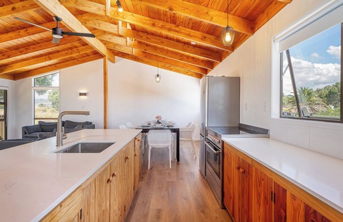 Whangamata House | Seascape Beachfront A - Whangamata Holiday Unit
