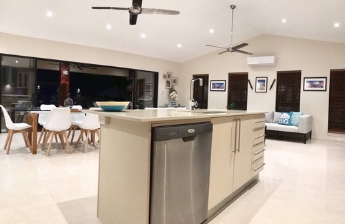 Palm Cove House | SEASCAPE @ Palm Cove: HEATED POOL