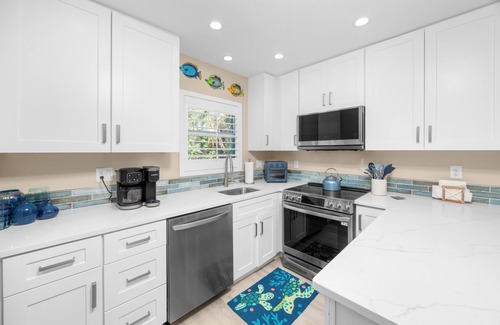 Sanibel Condo | SeaShells Unit 40 – Island Getaway with Pool, Pickleball & Beach Access