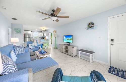 Sanibel Condo | SeaShells Unit 44 – Soothing Coastal 2BR/2BA with Pool & Easy Beach Access