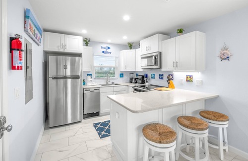 Sanibel Condo | SeaShells Unit 44 – Soothing Coastal 2BR/2BA with Pool & Easy Beach Access