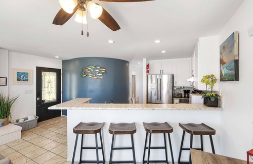 West Newport House | Seashore Sun and Fun – On Beach!