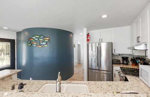 West Newport House | Seashore Sun and Fun – On Beach!