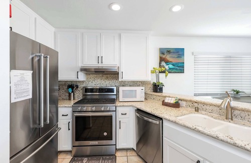West Newport House | Seashore Sun and Fun – On Beach!