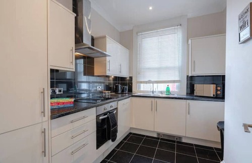 Seafront Apartment | Seaside, 2 bedrooms, 5 people, + long stay