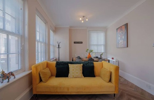 Seafront Apartment | Seaside, 2 bedrooms, 5 people, + long stay