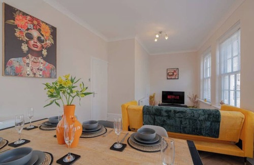Seafront Apartment | Seaside, 2 bedrooms, 5 people, + long stay