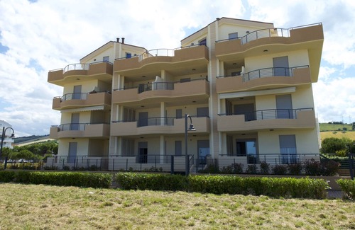 Roseto degli Abruzzi Apartment | Seaside Apartment 8 | Rose garden