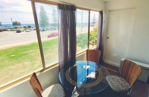 Safety Bay Apartment | Seaside apartment with views & pool
