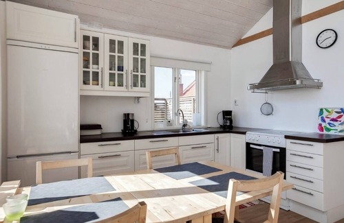Farjestaden Cottage | Seaside cottage on eastern Öland, 50m to sandy beach and 15 min to Färjestaden!
