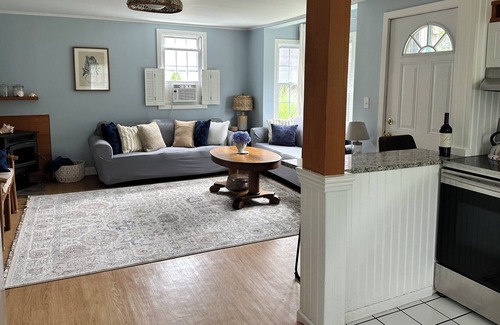 North Kingstown Cottage | Seaside Cottage steps from Narragansett Bay!