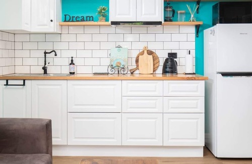 Merewether Cottage | Seaside Daisy The Little Blue Beach Shack