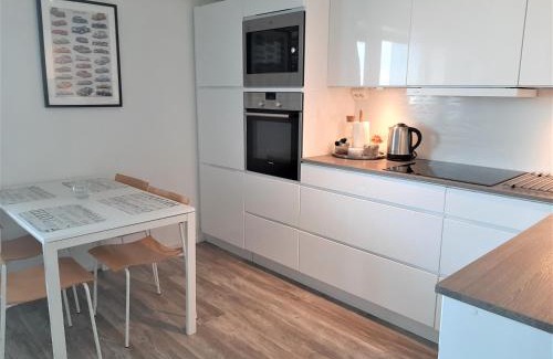 Kallio Apartment | Seaside Downtown Apartment with private parking