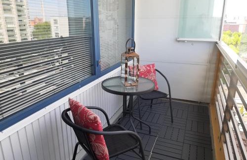 Kallio Apartment | Seaside Downtown Apartment with private parking