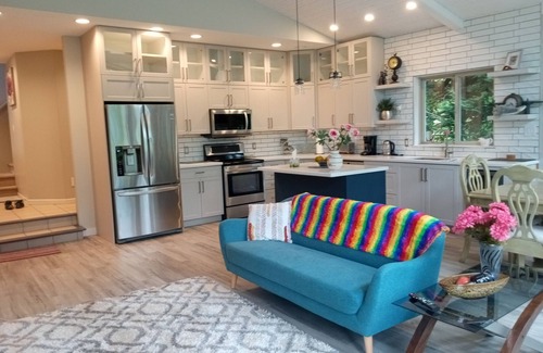 North Oyster House | Seaside ESCAPE Private Oceanfront Pet friendly Sleeps 9+ Pool & Hot Tub